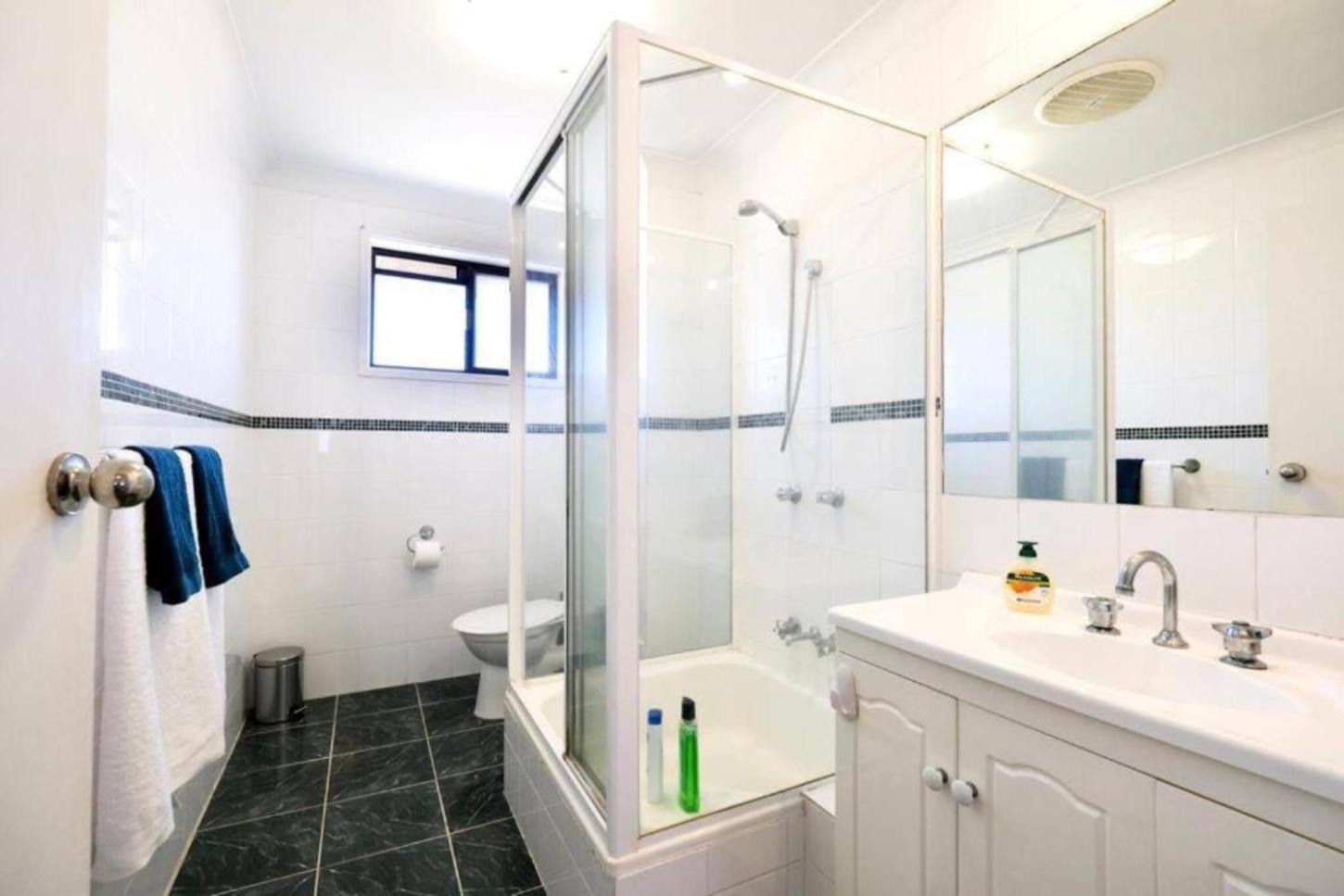 Affordable Holiday! * Gold Coast
